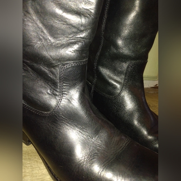 Frye Womens Melissa 2 Button Boot Black Size 8 1/2 B Black Leather Riding Boots - Picture 2 of 11